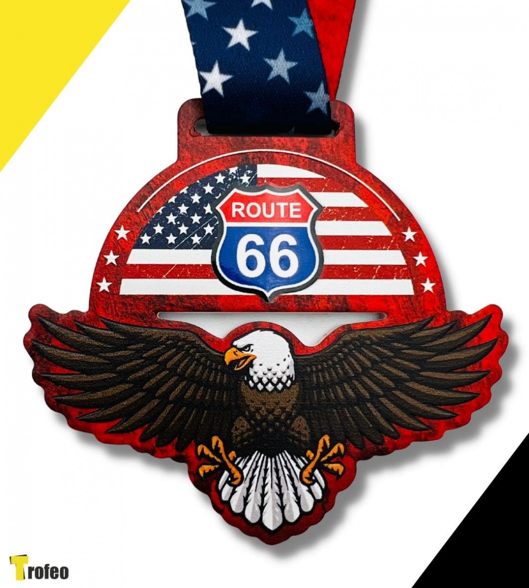 Metalowy medal w kształcie orła