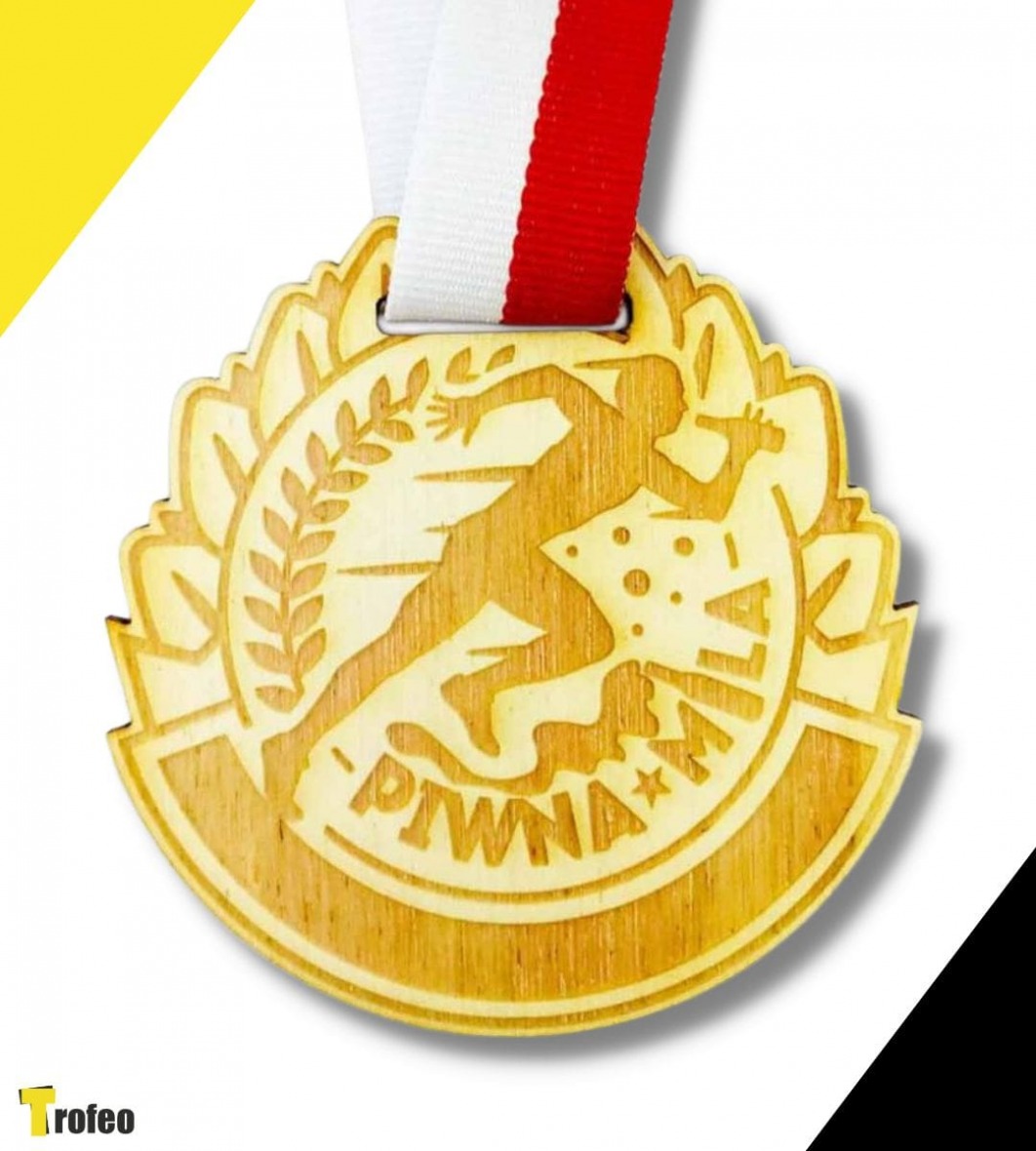 Drewniany medal z grawerem