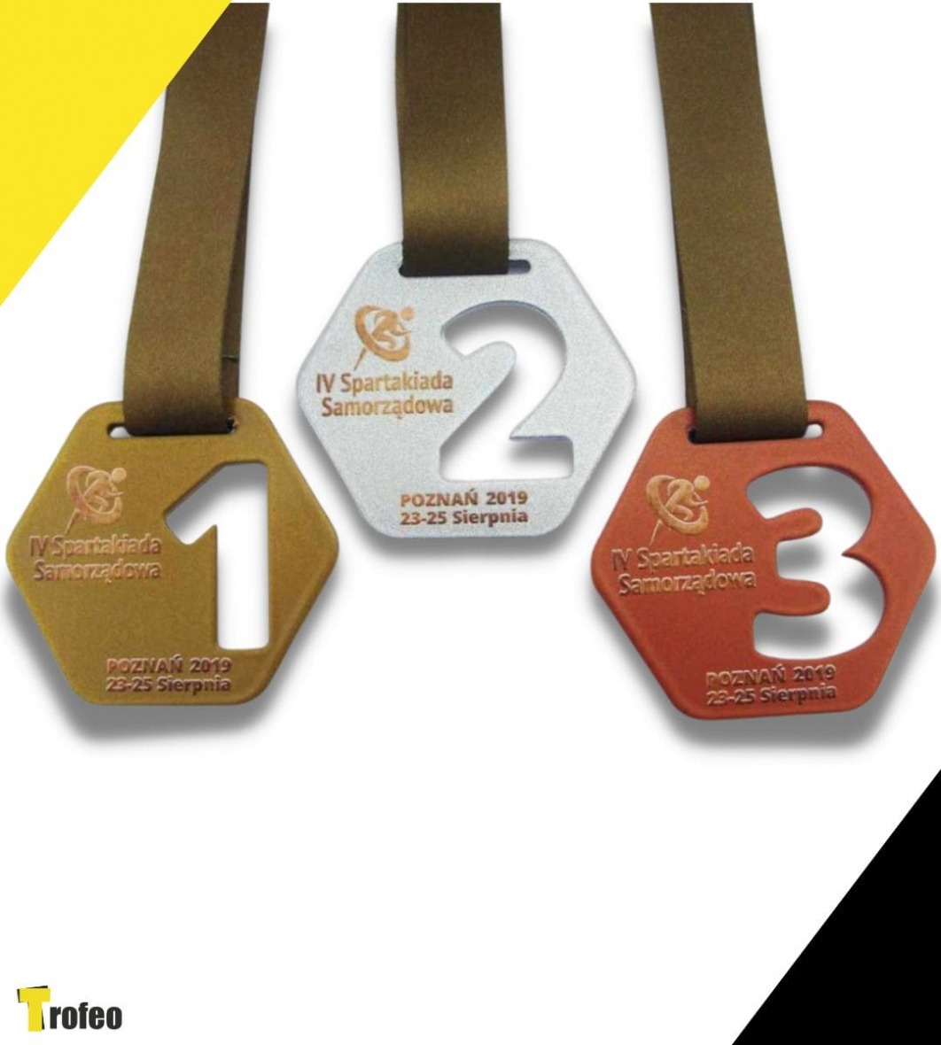 Ażurowe medale za pierwsze, drugie i trzecie miejsce
