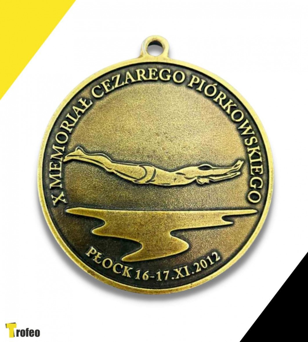 Pływacki medal odlewany w kolorze złota